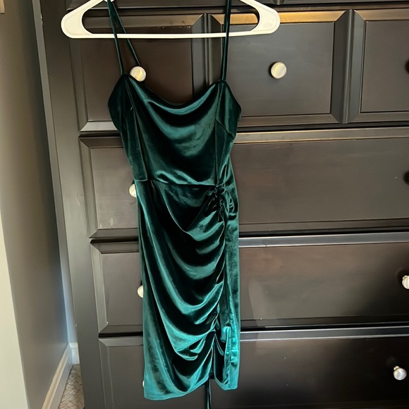Windsor Green Velvet Cocktail Dress - Picture 1 of 3